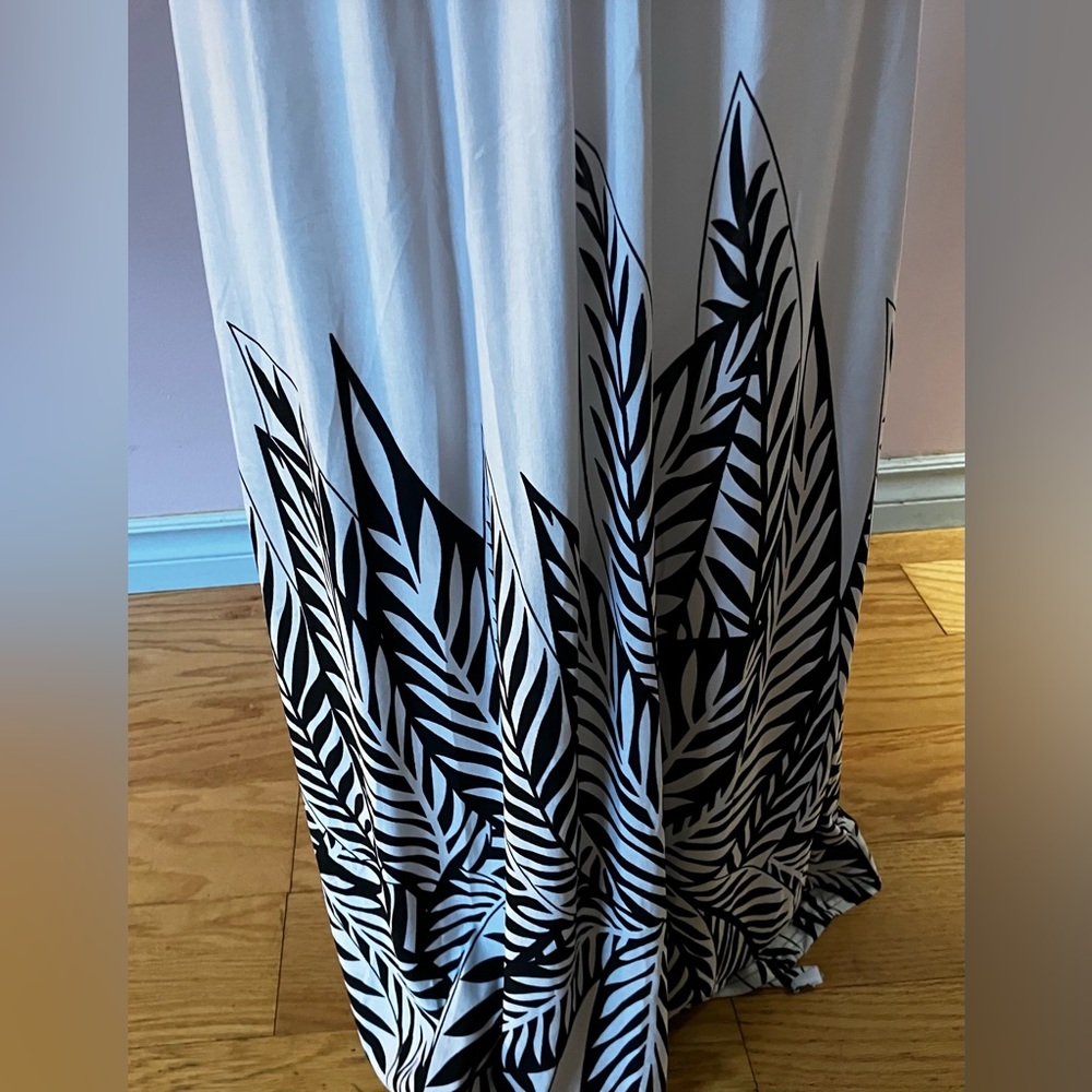 BNWT Beautiful Flowy B&W Maxi Dress size L - Picture 11 of 15